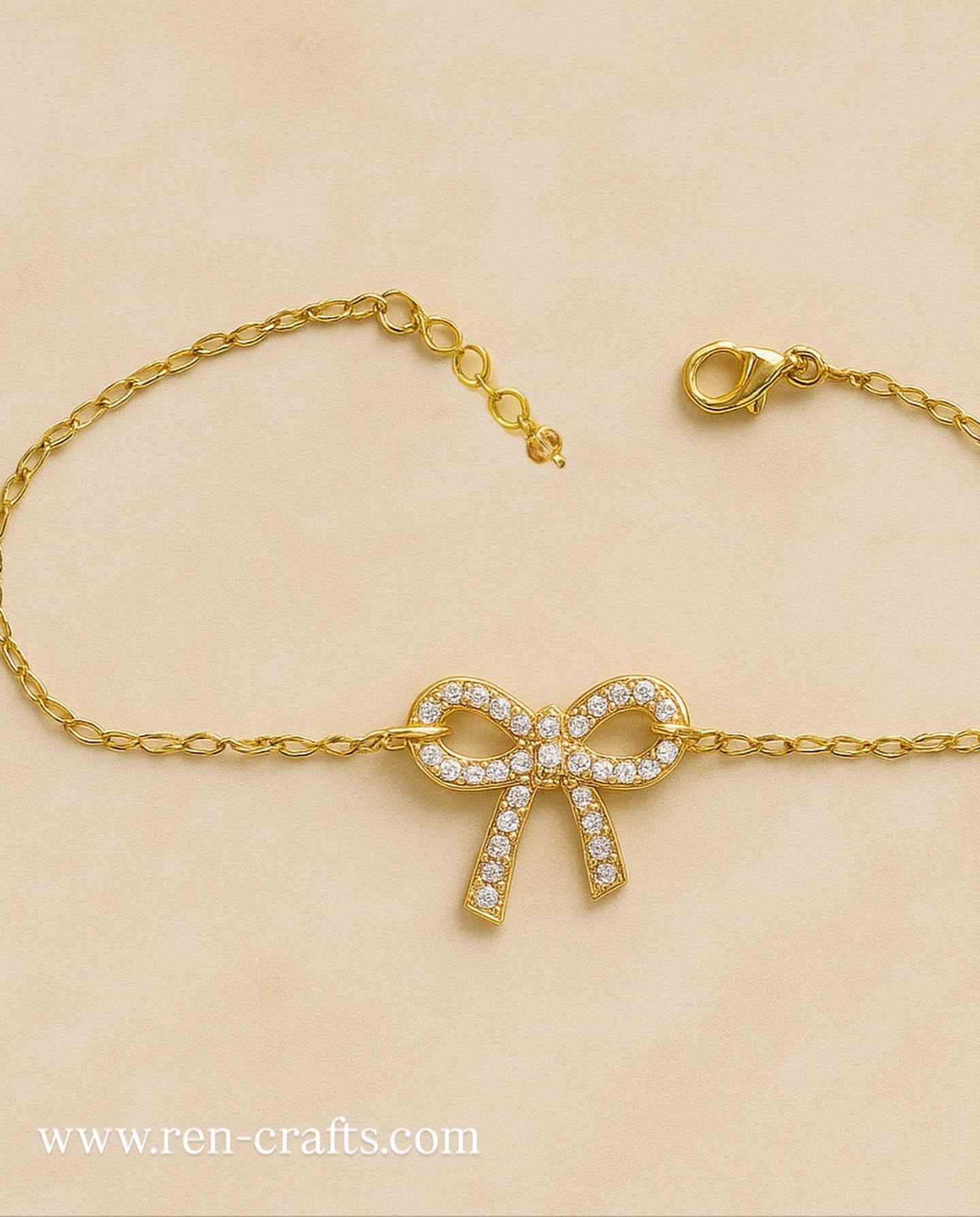Stainless bow bracelet.