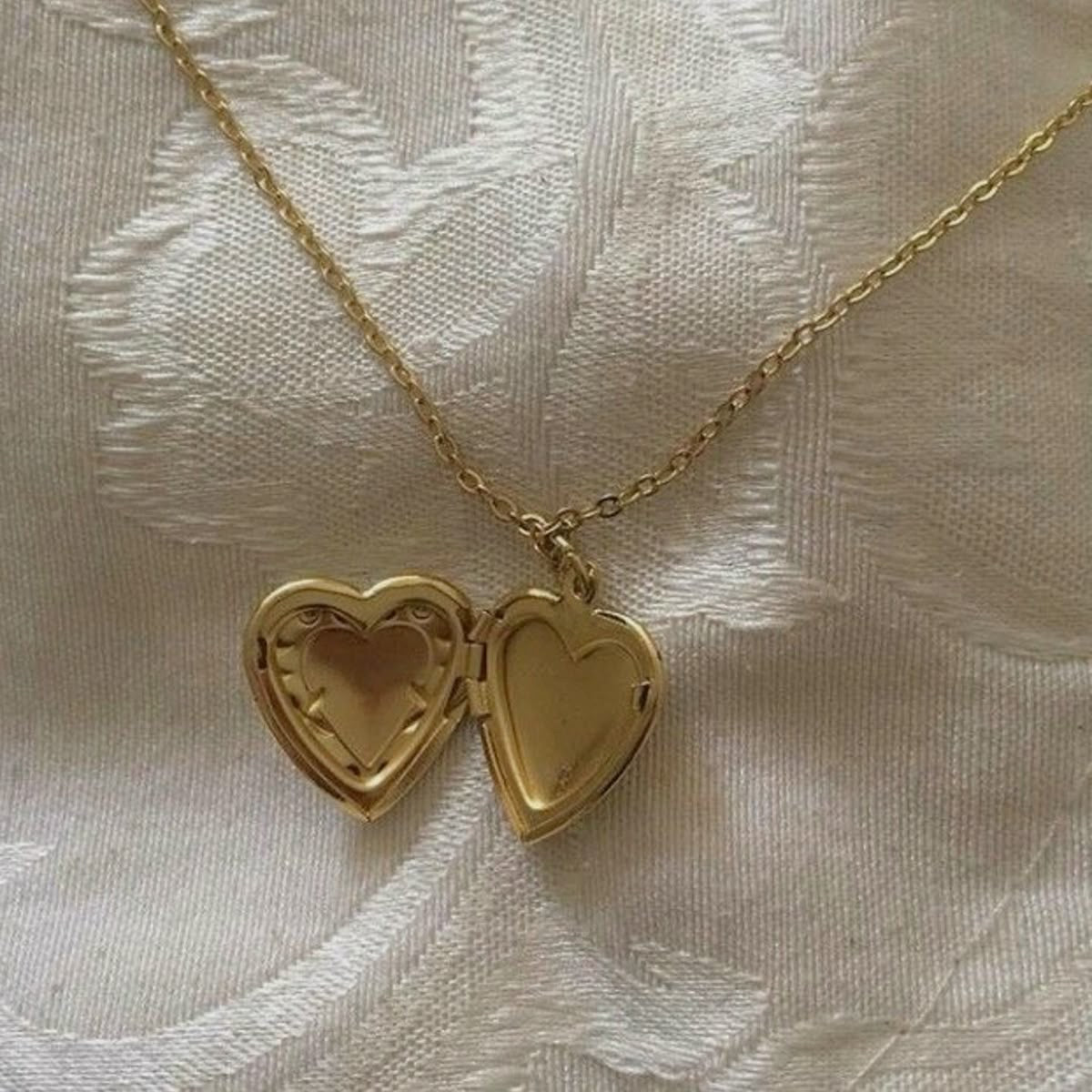 Heart photo locket necklace