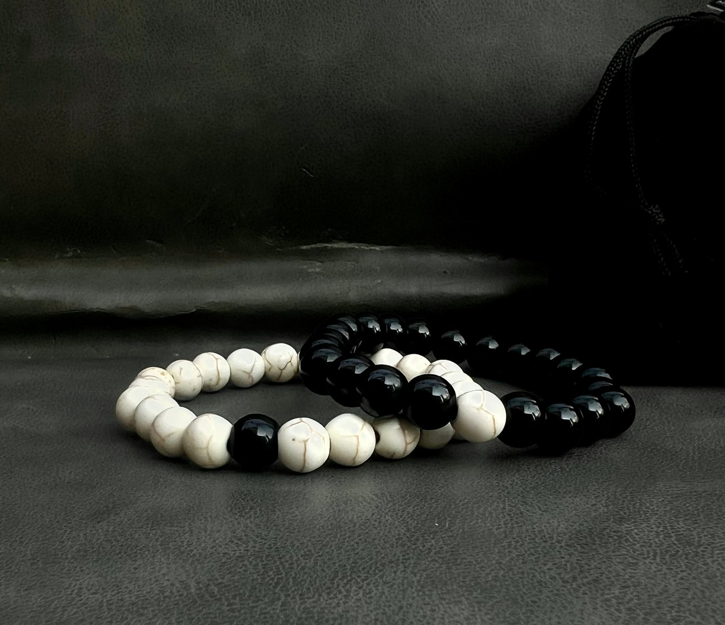 Basic black / white bracelet