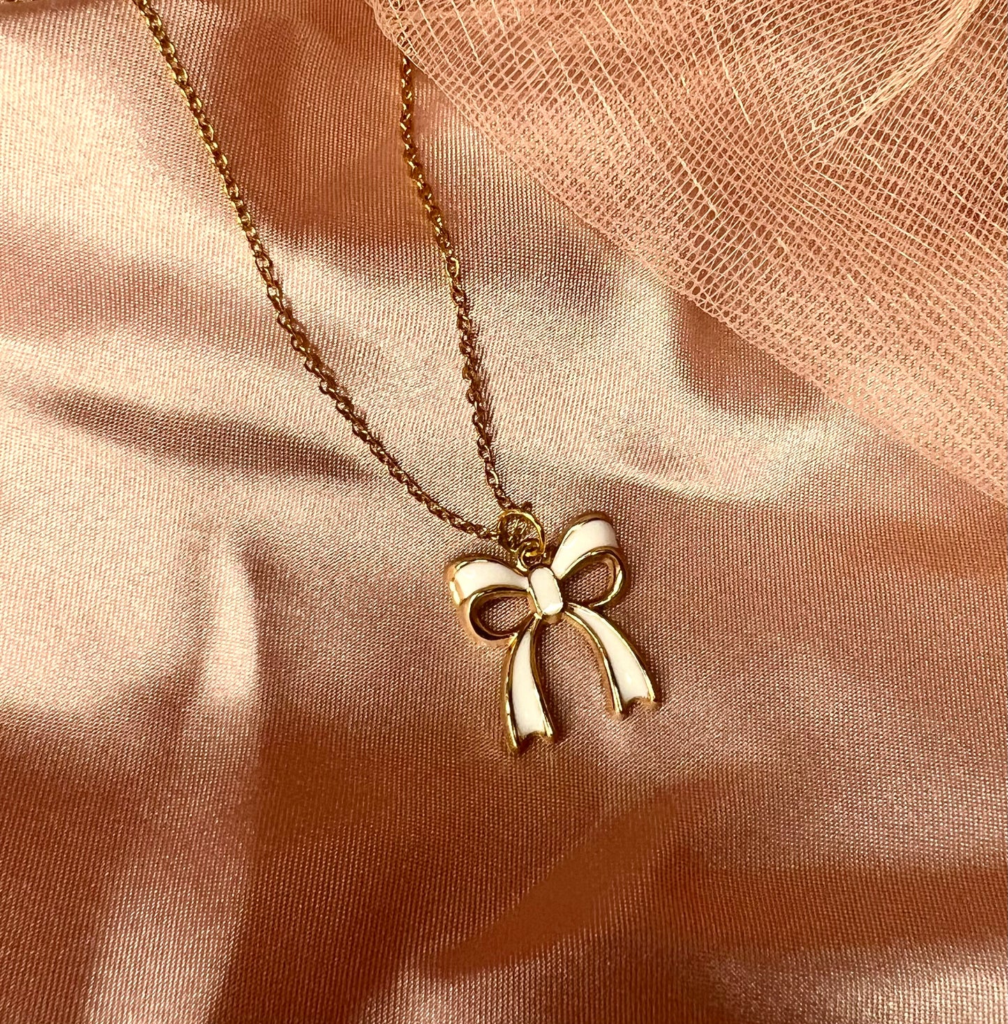Cute bow pendant