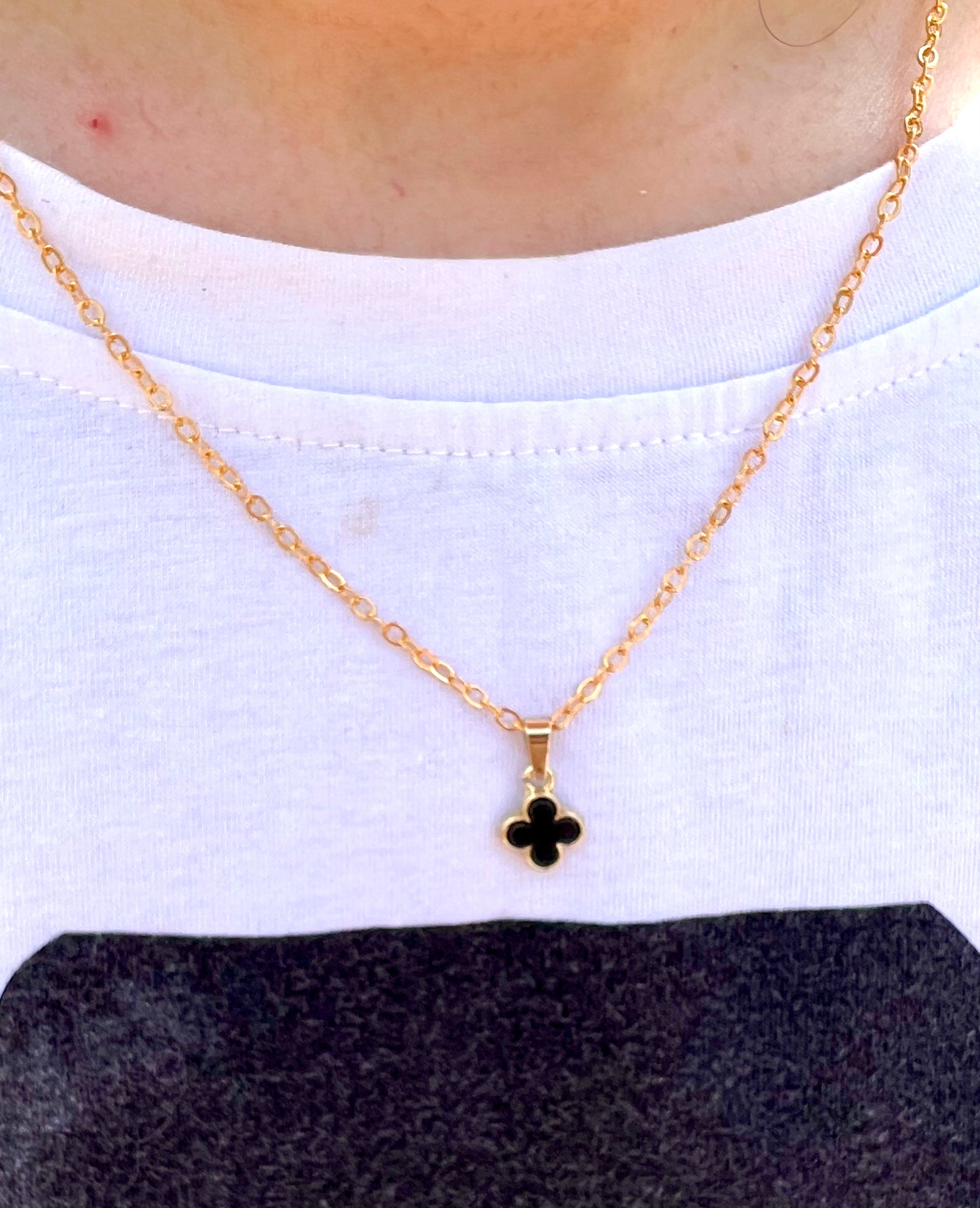 Clover pendant necklace
