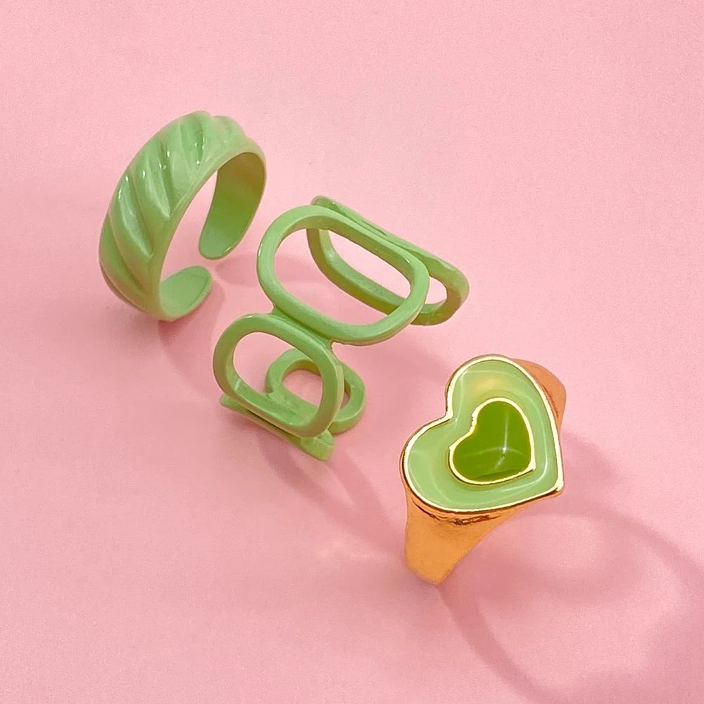 Green heart rings set