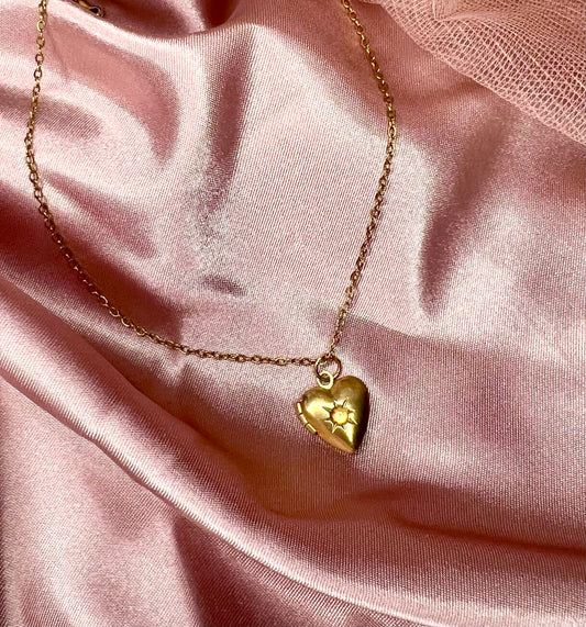 Heart photo locket necklace