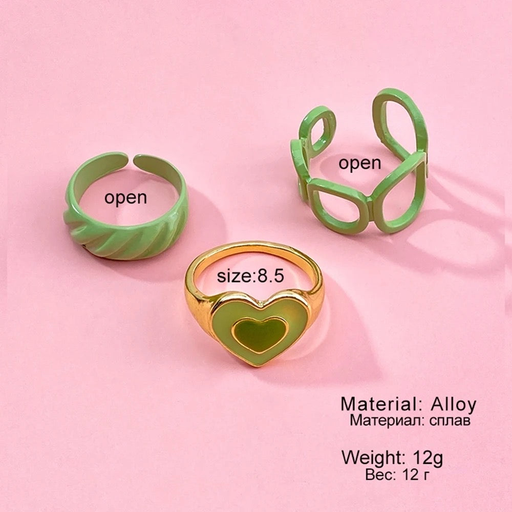 Green heart rings set