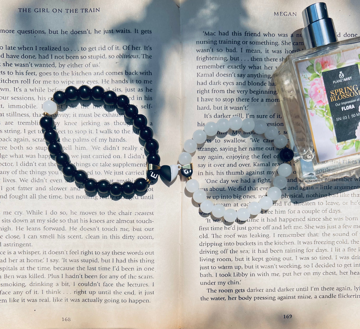 Magical magenta bracelets black / white
